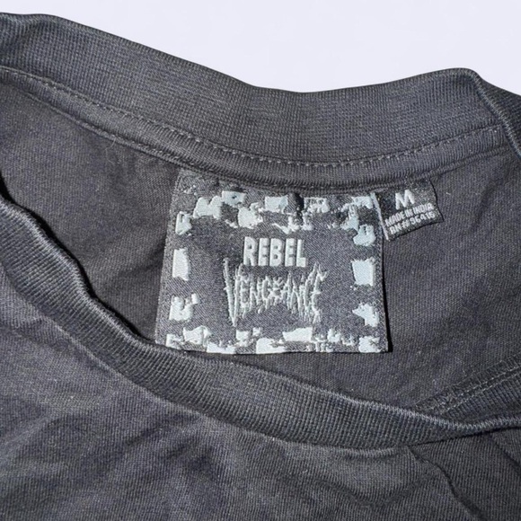 Rebel Sequined Skull Graphic Black Tee Shirt Size Medium Gothic Streetwear Y2K - Picture 5 of 5